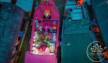 Floating market thumb