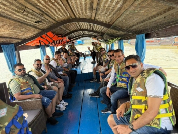 Floating market thumb
